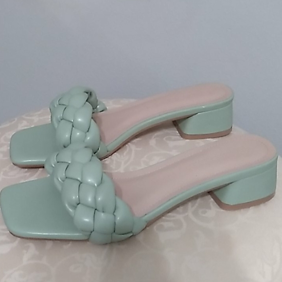 Open toe low heel mint color - Picture 3 of 3